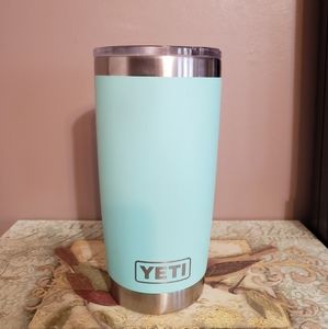 YETI 20 oz tumbler in Seafoam